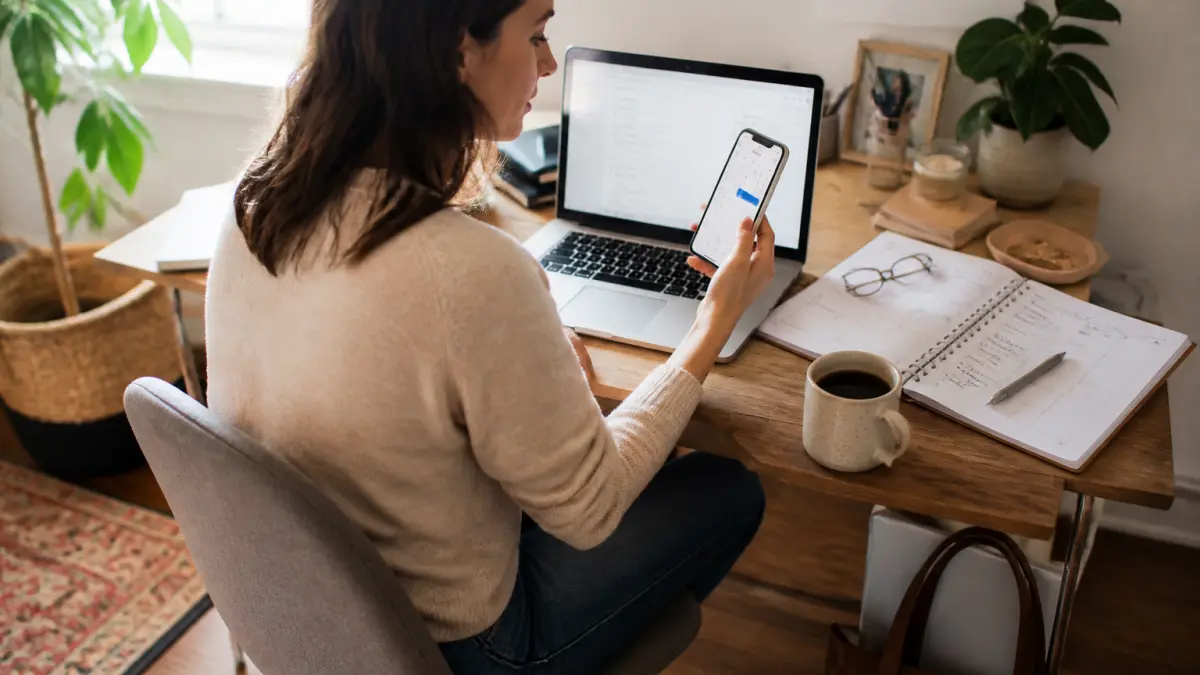 Travail hybride : comment rester organisé entre bureau et maison